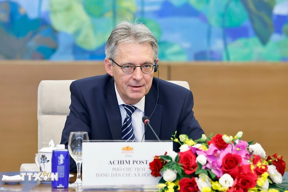 Ông Achim Post, Trưởng đoàn, Phó Chủ tịch Liên bang Đảng SPD phát biểu. (Ảnh: Doãn Tấn/TTXVN)