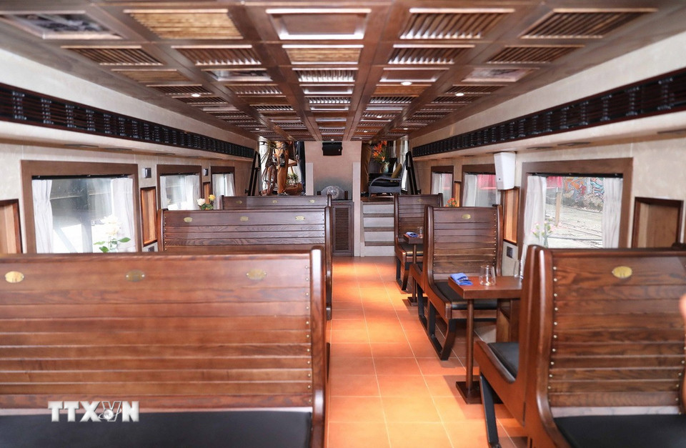 Tầng 1 của đoàn tàu “The Hanoi Train”(hay còn được gọi đoàn tàu 'Hà Nội 5 cửa ô'). (Ảnh: Thành Phương/TTXVN)