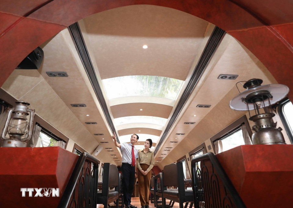 Trong giai đoạn đầu vận hành, 7 toa tàu sẽ được đưa vào khai thác, với 3 chuyến mỗi ngày, xuất phát từ ga Hà Nội và qua các ga Long Biên, Gia Lâm, Yên Viên, Ga Từ Sơn (Bắc Ninh), rồi quay đầu trở lại. (Ảnh: Thành Phương/TTXVN)