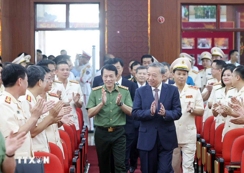 Tổng Bí thư Tô Lâm đến thăm và làm việc với Cục Cảnh sát Hình sự, Bộ Công an. (Ảnh: Thống Nhất/TTXVN)
