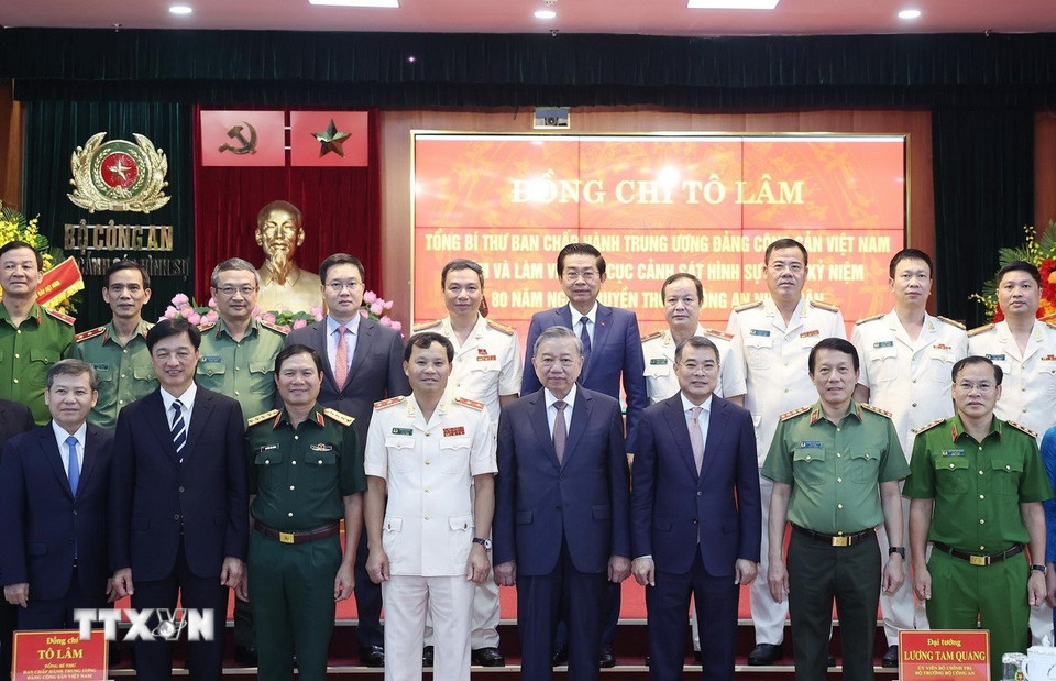 Tổng Bí thư Tô Lâm với các đại biểu (Ảnh: Thống Nhất/ TTXVN)