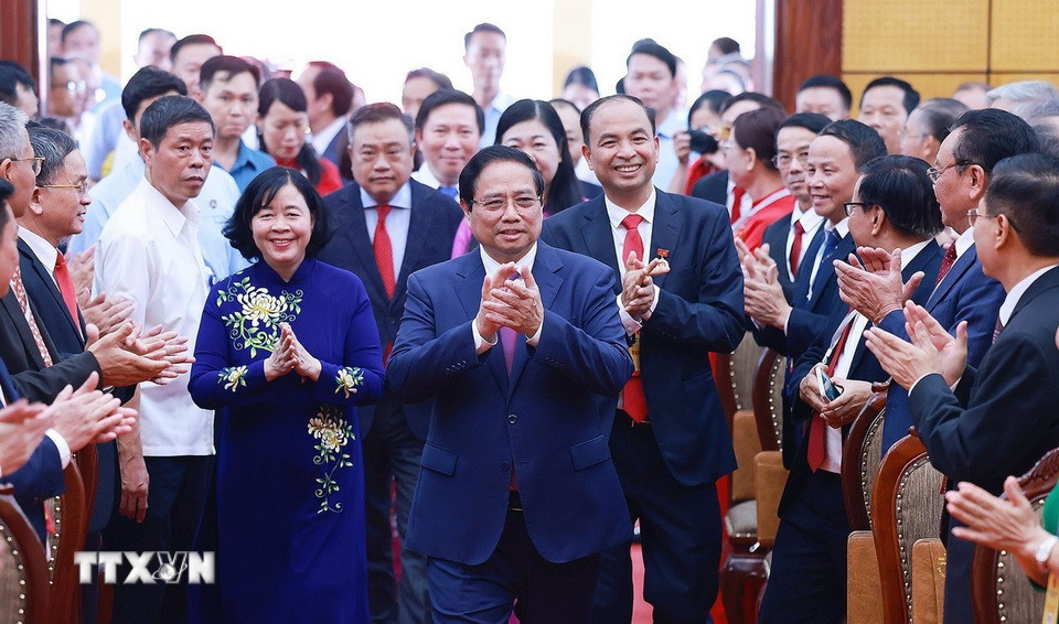 ファム・ミン・チン首相は、2025～2030年度タイホー区党委員会第1回大会に出席した。（写真：ドゥオン・ザン/VNA）