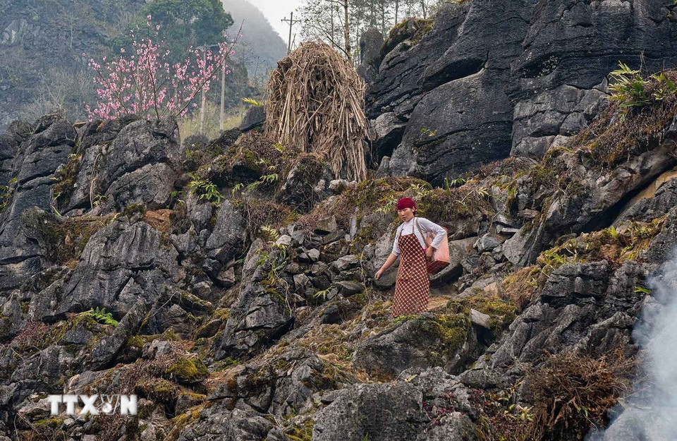 Nét đẹp của con người kết hợp cảnh sắc nơi đây cũng là một điểm thu hút du khách. (Ảnh: Khánh Hòa/TTXVN)