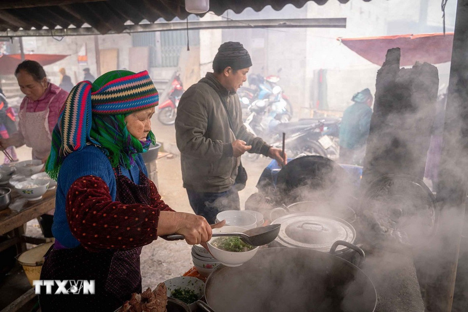 Chợ phiên Phố Cáo hay còn gọi là chợ lùi Phố Cáo là một trong những phiên chợ độc đáo trên vùng cao nguyên đá Đồng Văn. (Ảnh: Khánh Hòa/TTXVN)