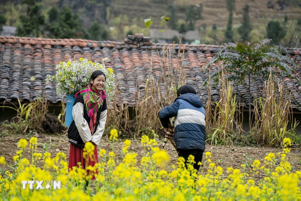 Nét đẹp của con người kết hợp cảnh sắc nơi đây cũng là một điểm thu hút du khách. (Ảnh: Khánh Hòa/TTXVN)