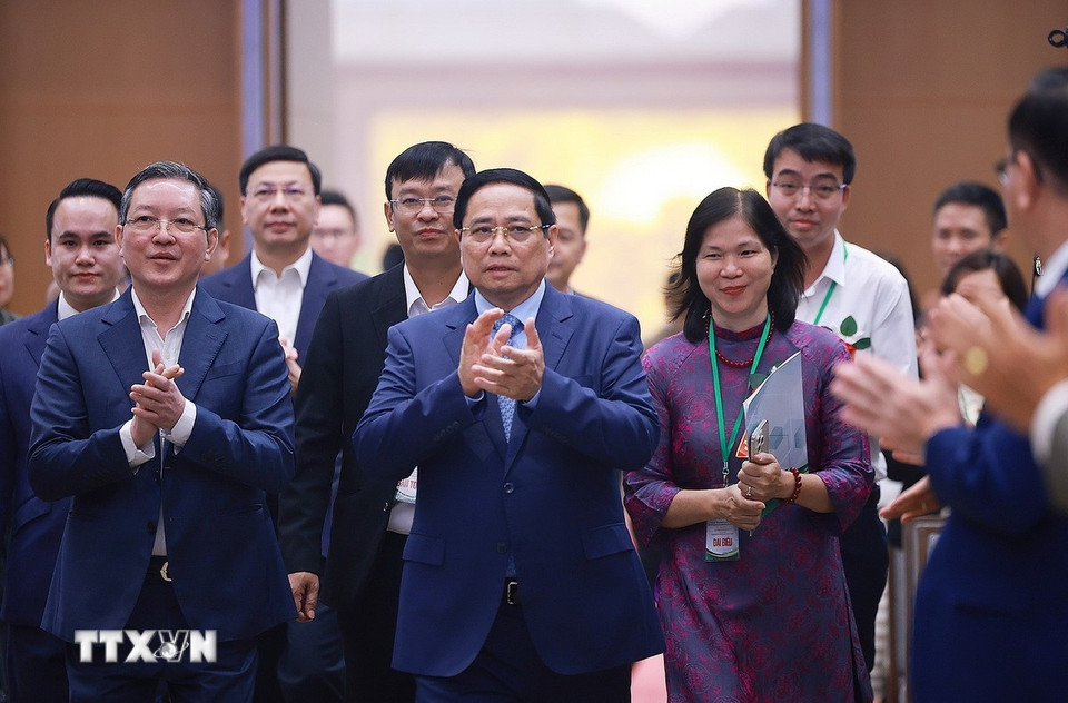 Thủ tướng Phạm Minh Chính đến Hội nghị Thủ tướng Chính phủ đối thoại với nông dân năm 2025. (Ảnh: Dương Giang/TTXVN)