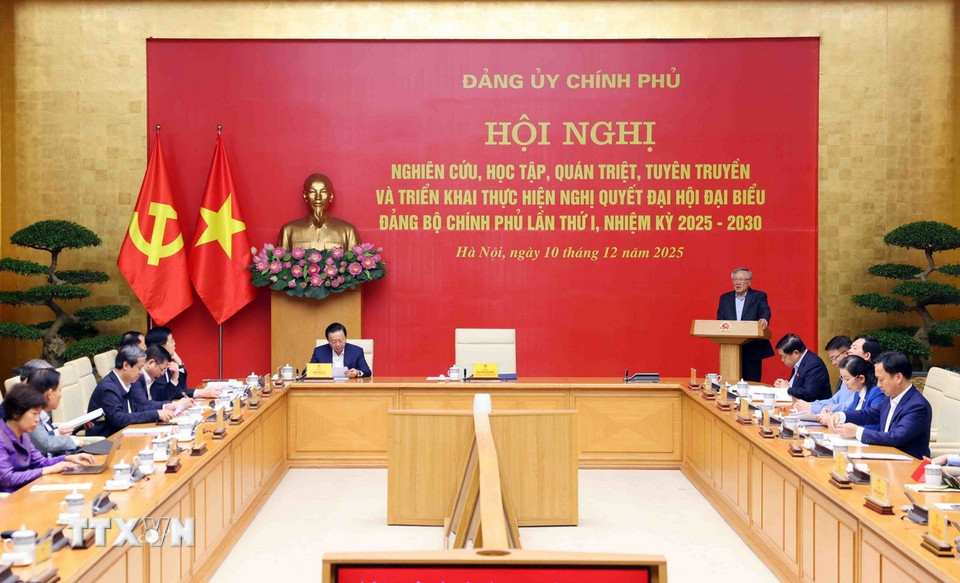 Đồng chí Nguyễn Hòa Bình, Ủy viên Bộ Chính trị, Phó Bí thư Thường trực Đảng ủy, Phó Thủ tướng Thường trực Chính phủ phát biểu chỉ đạo hội nghị. (Ảnh: Phạm Kiên/TTXVN)