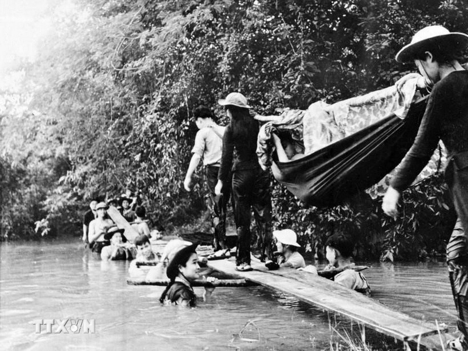 Tác phẩm “Cầu người” của tác giả Phạm Văn Thính được nhận Giải thưởng Nhà nước về Văn học nghệ thuật năm 2022. (Ảnh: Phạm Văn Thính/ TTXVN)