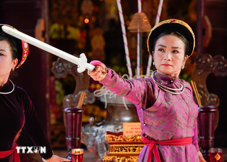 Các nghệ sỹ biểu diễn nghệ thuật truyền thống tại không gian Đền Bạch Mã (phường Hoàn Kiếm, Hà Nội). (Ảnh: Khánh Hòa/TTXVN)