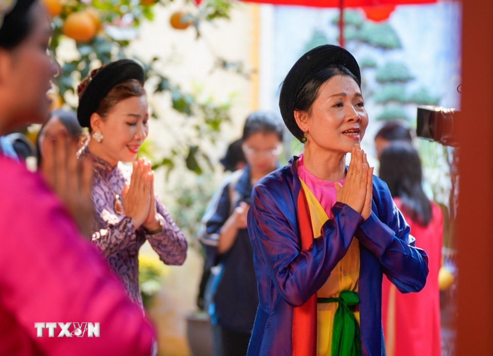 Các nghệ sỹ biểu diễn nghệ thuật truyền thống tại không gian Đền Bạch Mã (phường Hoàn Kiếm, Hà Nội). (Ảnh: Khánh Hòa/TTXVN)