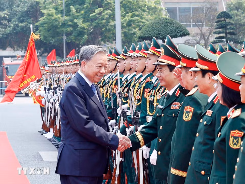 Tổng Bí thư Tô Lâm, Bí thư Quân ủy Trung ương và các đại biểu tại lễ kỷ niệm. (Ảnh: Thống Nhất/TTXVN)