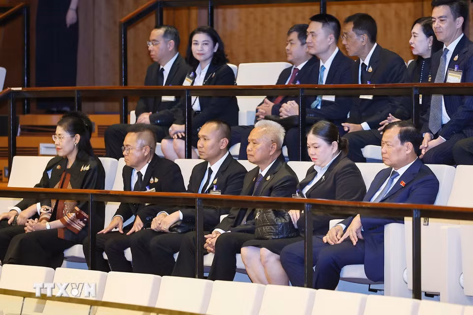 Chủ tịch Quốc hội kiêm Chủ tịch Hạ viện Vương quốc Thái Lan Sophon Zaram dự khán Phiên họp của Kỳ họp không thường lệ thứ nhất, Quốc hội khoá XVI. (Ảnh: Doãn Tấn/TTXVN)
