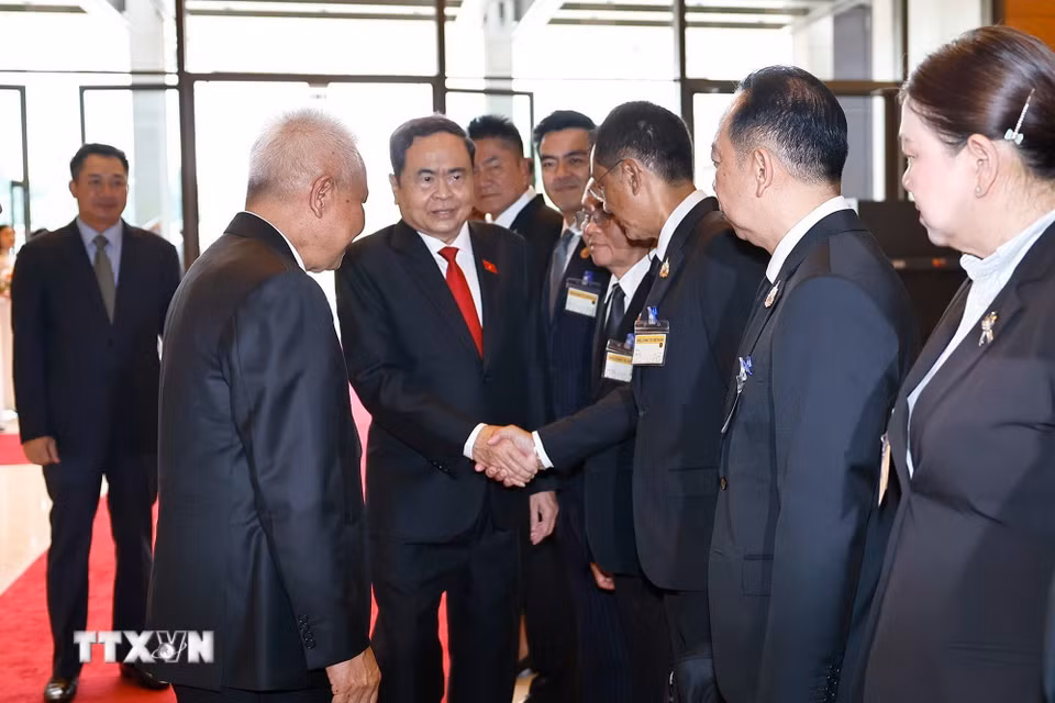 Chủ tịch Quốc hội Trần Thanh Mẫn với đoàn đại biểu Thái Lan. (Ảnh: Doãn Tấn/TTXVN)