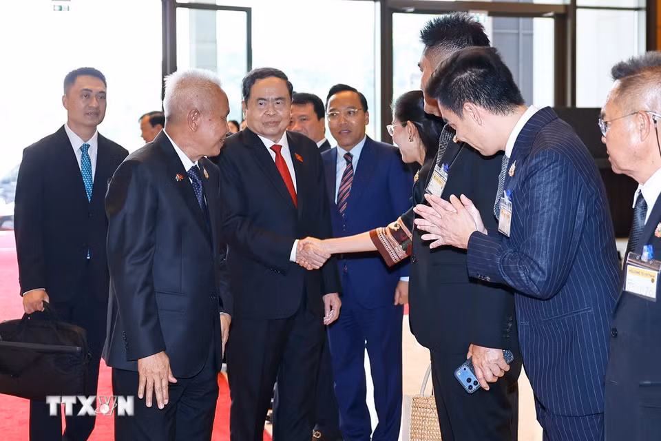 Chủ tịch Quốc hội Trần Thanh Mẫn với đoàn đại biểu Thái Lan. (Ảnh: Doãn Tấn/TTXVN)
