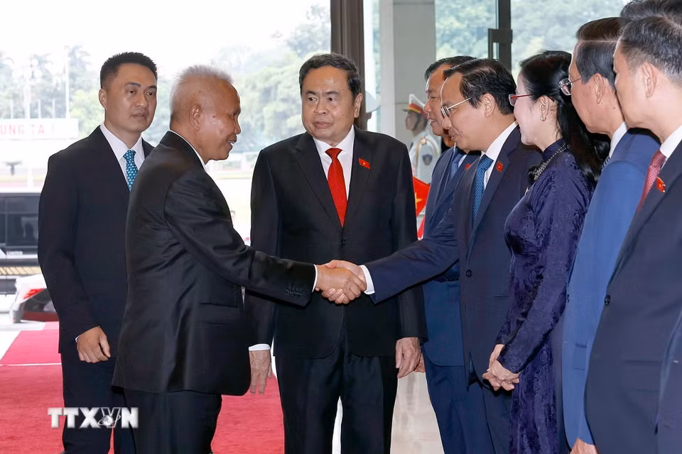 Chủ tịch Quốc hội Trần Thanh Mẫn và đại biểu Việt Nam đón Chủ tịch Quốc hội kiêm Chủ tịch Hạ viện Vương quốc Thái Lan Sophon Zaram. (Ảnh: Doãn Tấn/TTXVN)