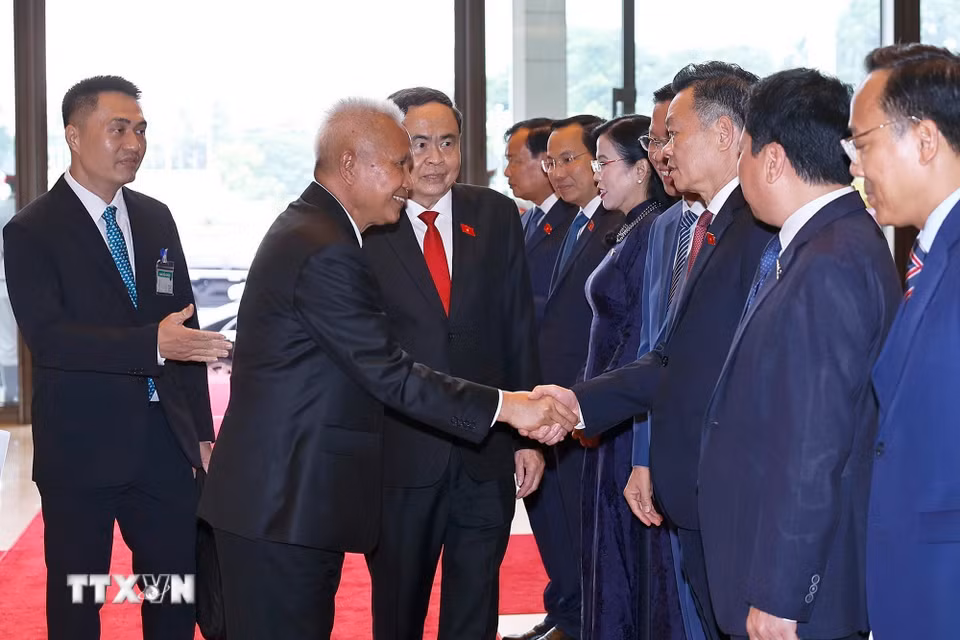 Chủ tịch Quốc hội Trần Thanh Mẫn và đại biểu Việt Nam đón Chủ tịch Quốc hội kiêm Chủ tịch Hạ viện Vương quốc Thái Lan Sophon Zaram. (Ảnh: Doãn Tấn/TTXVN)