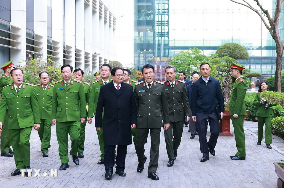 Thủ tướng Phạm Minh Chính thăm, chúc Tết cán bộ, chiến sỹ Cục Cảnh sát quản lý hành chính về trật tự xã hội (C06). (Ảnh: Dương Giang/TTXVN)