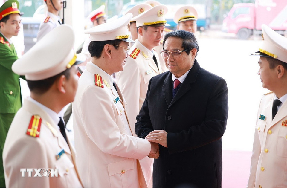 Thủ tướng Phạm Minh Chính thăm, chúc Tết cán bộ, chiến sỹ Cục An ninh điều tra (A09). (Ảnh: Dương Giang/TTXVN)