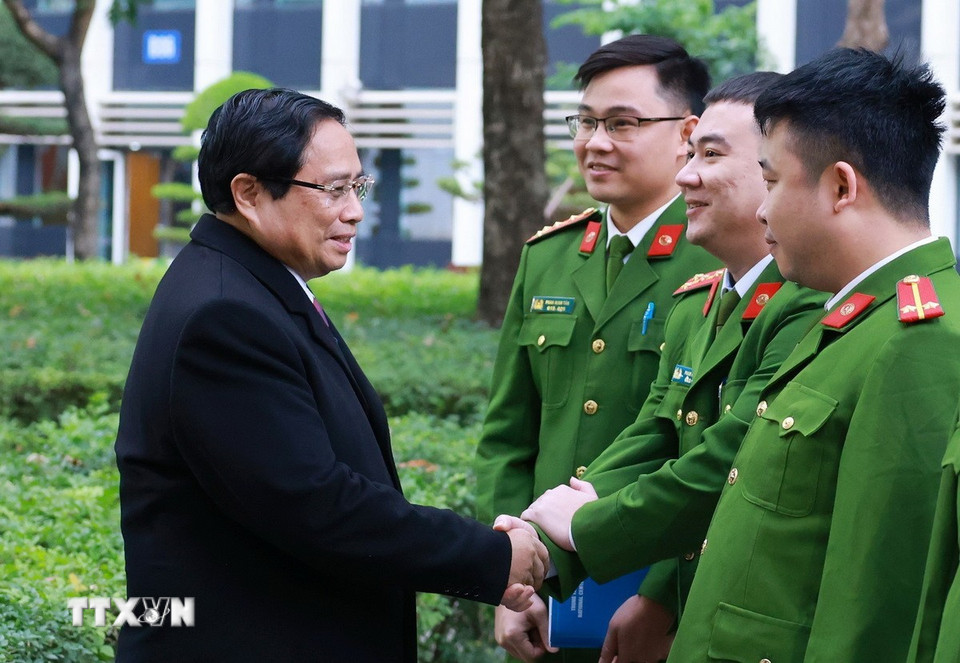 Thủ tướng Phạm Minh Chính thăm, chúc Tết cán bộ, chiến sỹ Cục Cảnh sát quản lý hành chính về trật tự xã hội (C06). (Ảnh: Dương Giang/TTXVN)
