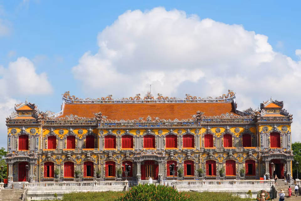 Trên mái và mặt trước Điện Kiến Trung, Đại Nội Huế có nhiều linh vật rồng (long) tinh xảo, biểu trưng quyền lực tối cao và sự thịnh vượng. (Ảnh: Nguyên Lý/TTXVN)
