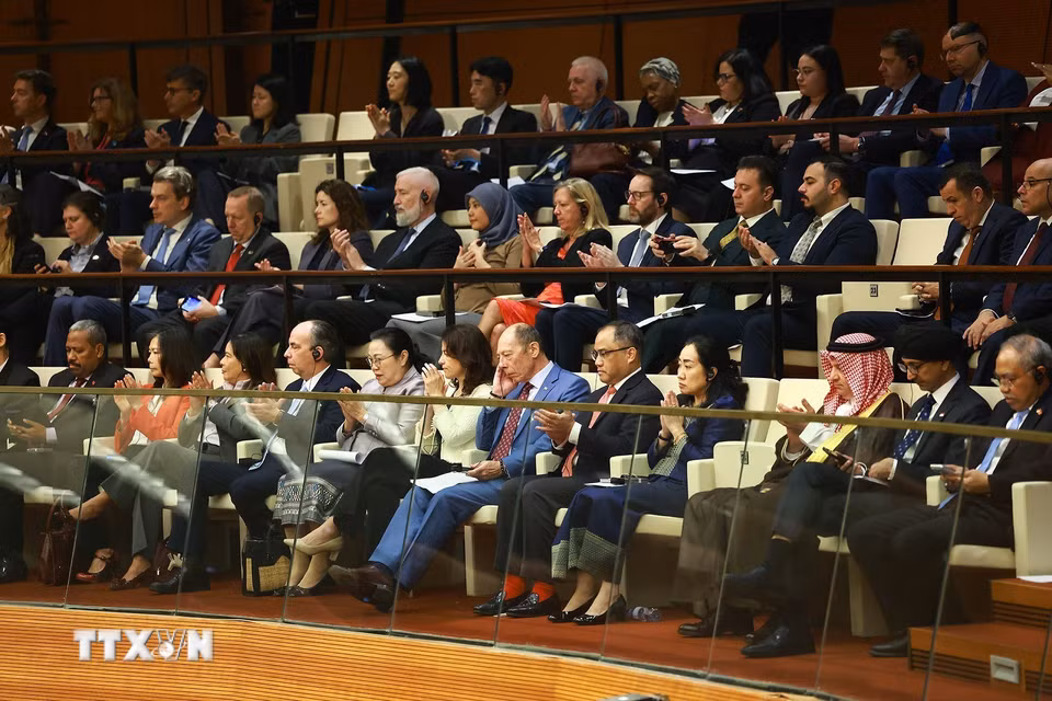 Đại biểu quốc tế tham dự khai mạc Kỳ họp thứ Nhất, Quốc hội khóa XVI. (Ảnh: Dương Giang/TTXVN)