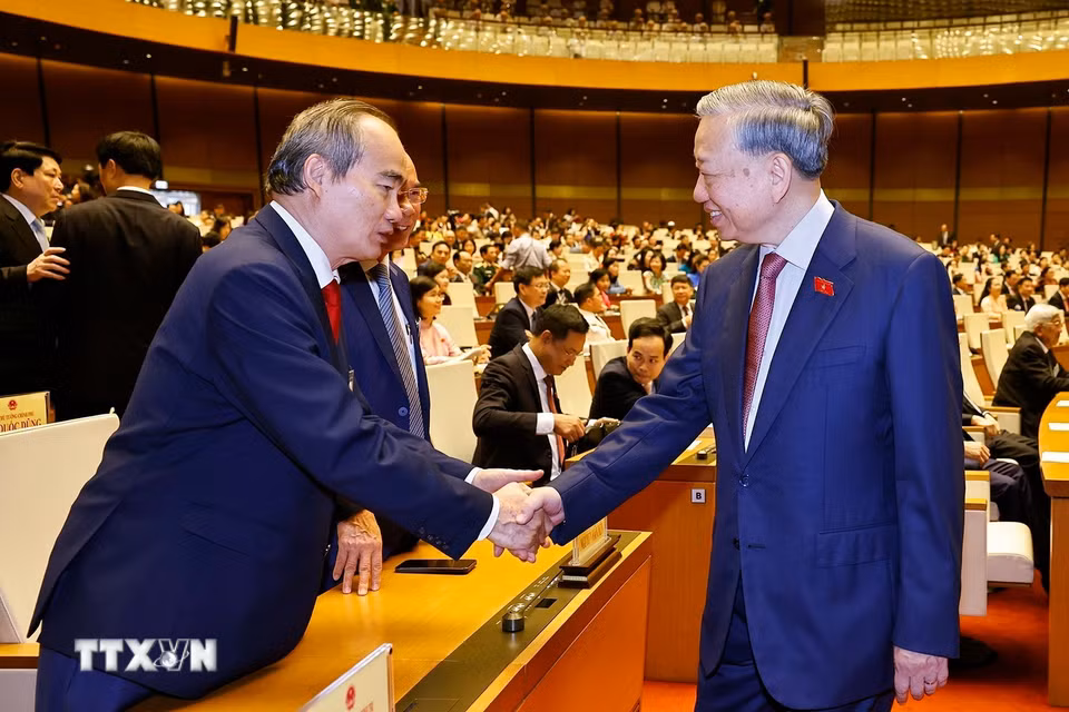 Tổng Bí thư Tô Lâm với các đồng chí nguyên lãnh đạo Đảng, Nhà nước dự khai mạc Kỳ họp thứ Nhất, Quốc hội khóa XVI. (Ảnh: Doãn Tấn/TTXVN)