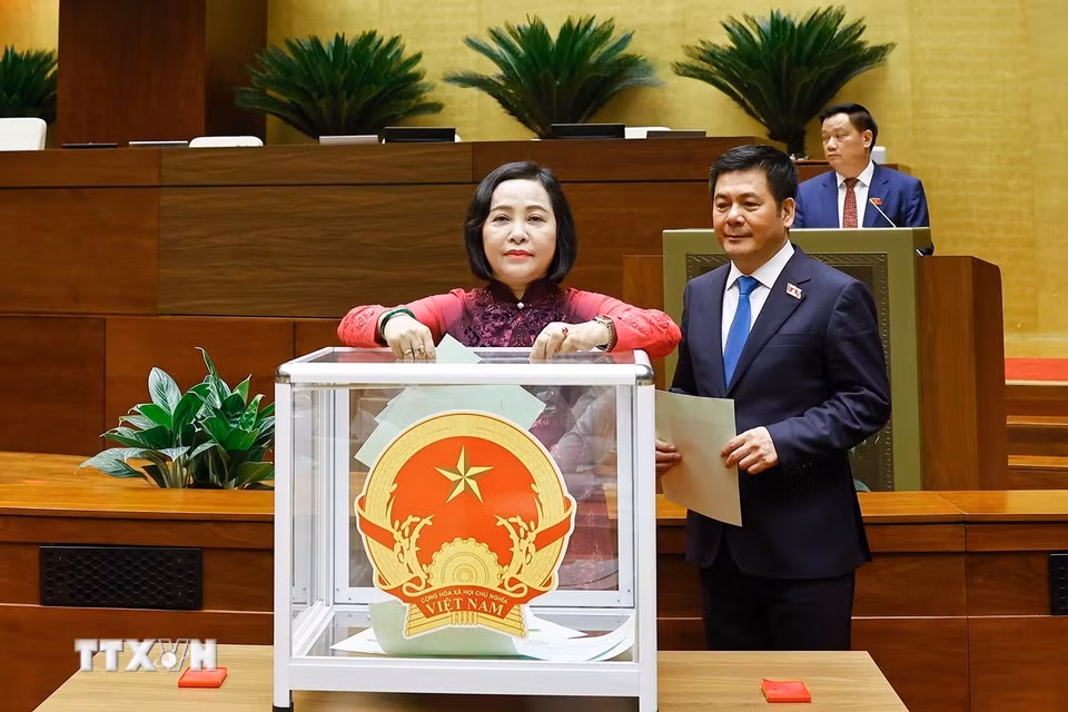 Đại biểu Quốc hội bỏ phiếu. (Ảnh: Doãn Tấn/TTXVN)