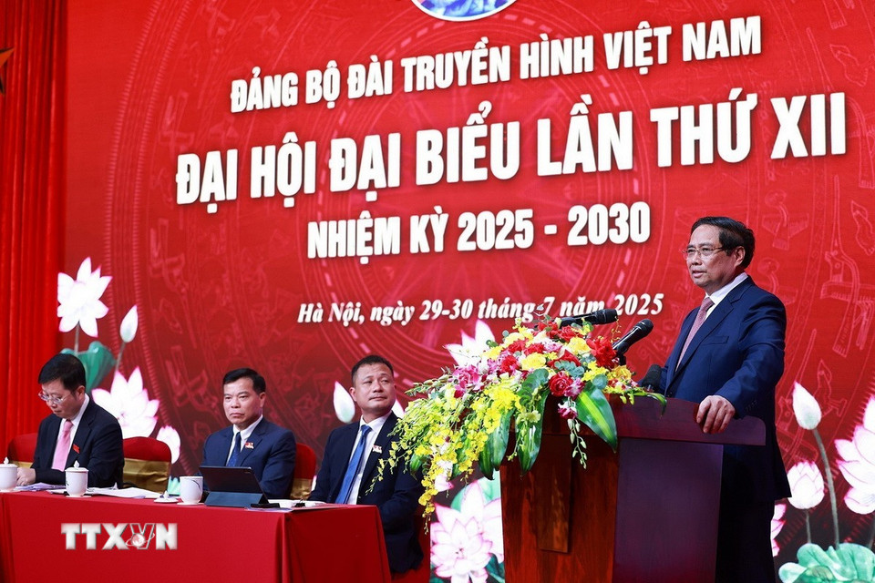 Thủ tướng Phạm Minh Chính, Bí thư Đảng ủy Chính phủ phát biểu tại Đại hội đại biểu Đảng bộ Đài Truyền hình Việt Nam lần thứ 12, nhiệm kỳ 2025-2030. (Ảnh: Dương Giang/TTXVN)