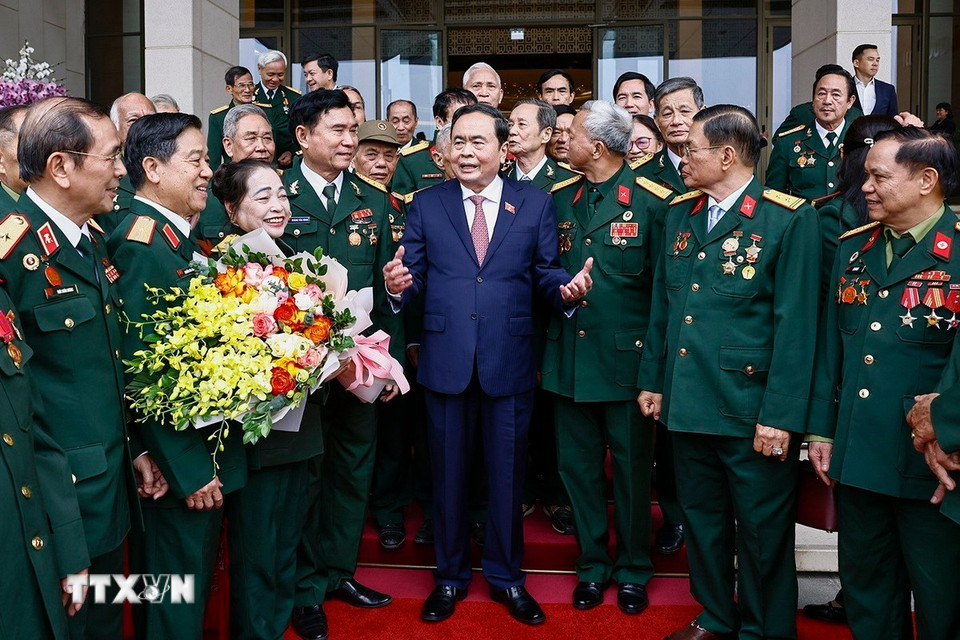 Chủ tịch Quốc hội Trần Thanh Mẫn với đại biểu. (Ảnh: Doãn Tấn/TTXVN)