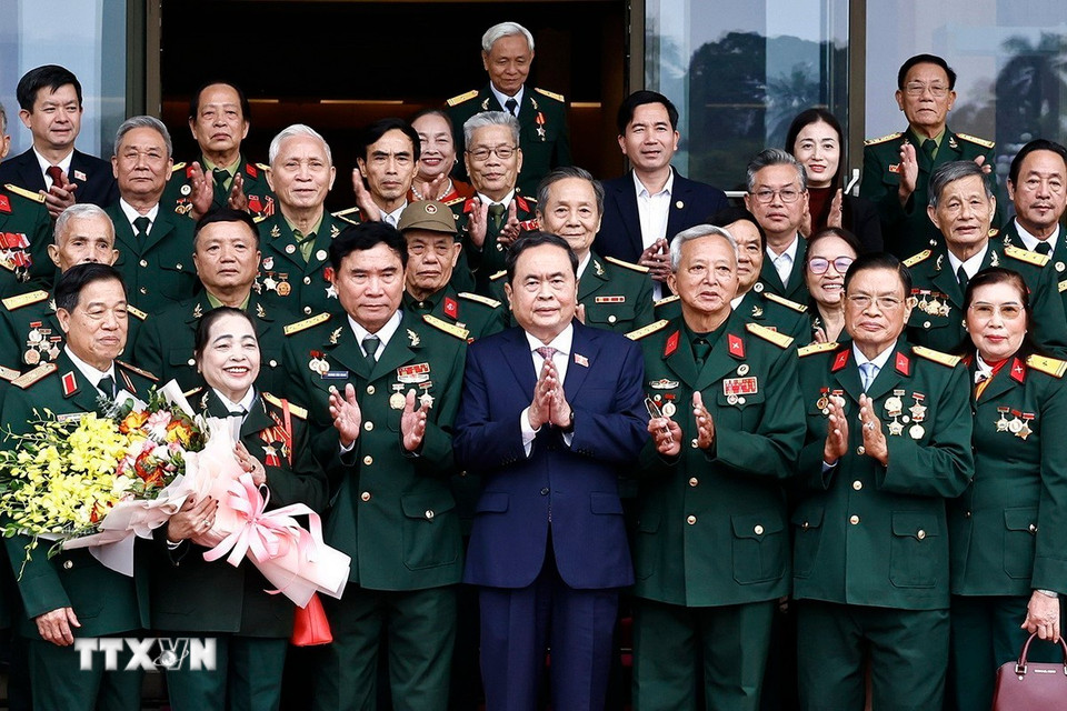 Chủ tịch Quốc hội Trần Thanh Mẫn với đại biểu. (Ảnh: Doãn Tấn/TTXVN)