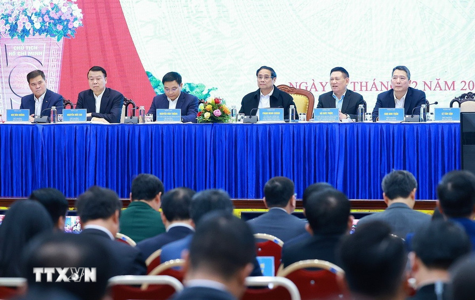 Thủ tướng Phạm Minh Chính và lãnh đạo Bộ Tài chính chủ trì hội nghị triển khai nhiệm vụ ngành tài chính năm 2025. (Ảnh: Dương Giang/TTXVN)