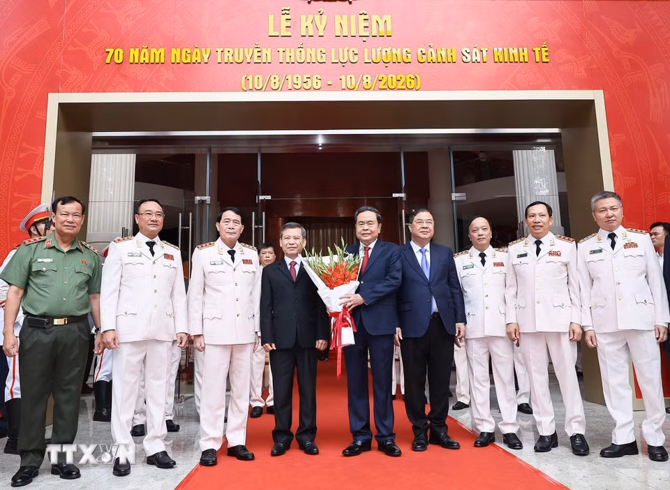 Chủ tịch Quốc hội Trần Thanh Mẫn dự Lễ kỷ niệm 70 năm Ngày truyền thống lực lượng Cảnh sát kinh tế. (Ảnh: Doãn Tấn/TTXVN)
