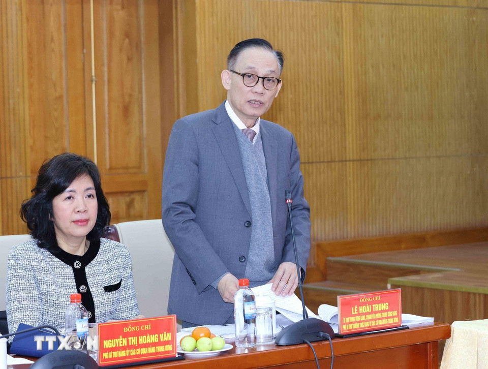 Đồng chí Lê Hoài Trung, Bí thư Trung ương Đảng, Chánh Văn phòng Trung ương Đảng, Phó Bí thư Thường trực Đảng ủy các cơ quan Đảng Trung ương phát biểu. (Ảnh: Phương Hoa/TTXVN)