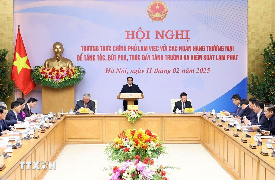 Thủ tướng Phạm Minh Chính khai mạc Hội nghị Thường trực Chính phủ làm việc với các ngân hàng thương mại. (Ảnh: Dương Giang/TTXVN)