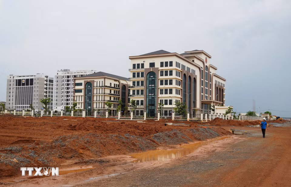 Lực lượng Quân đội tham gia thi công các hạng mục tại sân bay Long Thành. (Ảnh: Công Phong/TTXVN)