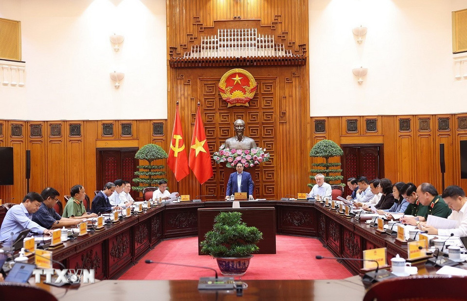 Thủ tướng Phạm Minh Chính chủ trì họp khắc phục hậu quả thiên tai sau bão. (Ảnh: Dương Giang/TTXVN)