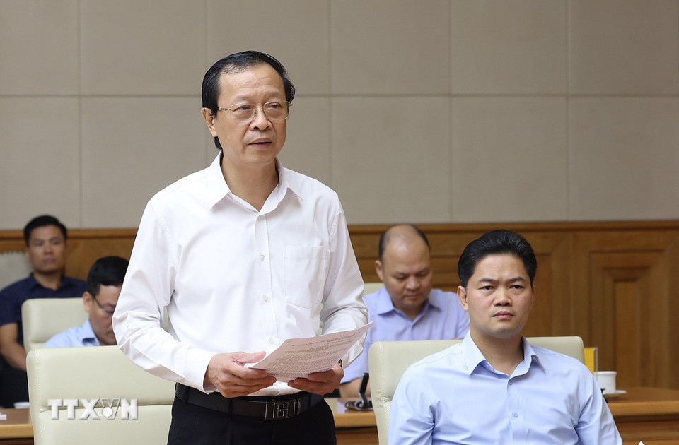 Thứ trưởng Bộ Giáo dục và Đào tạo Phạm Ngọc Thưởng trình bày tham luận. (Ảnh: Dương Giang/TTXVN)