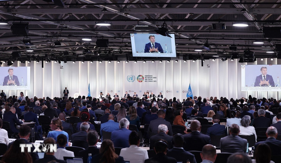 Tổng thống Pháp Emmanuel Macron phát biểu tại Phiên khai mạc Hội nghị Đại dương Liên hợp quốc lần thứ 3 (UNOC 3). (Ảnh: Dương Giang/TTXVN)
