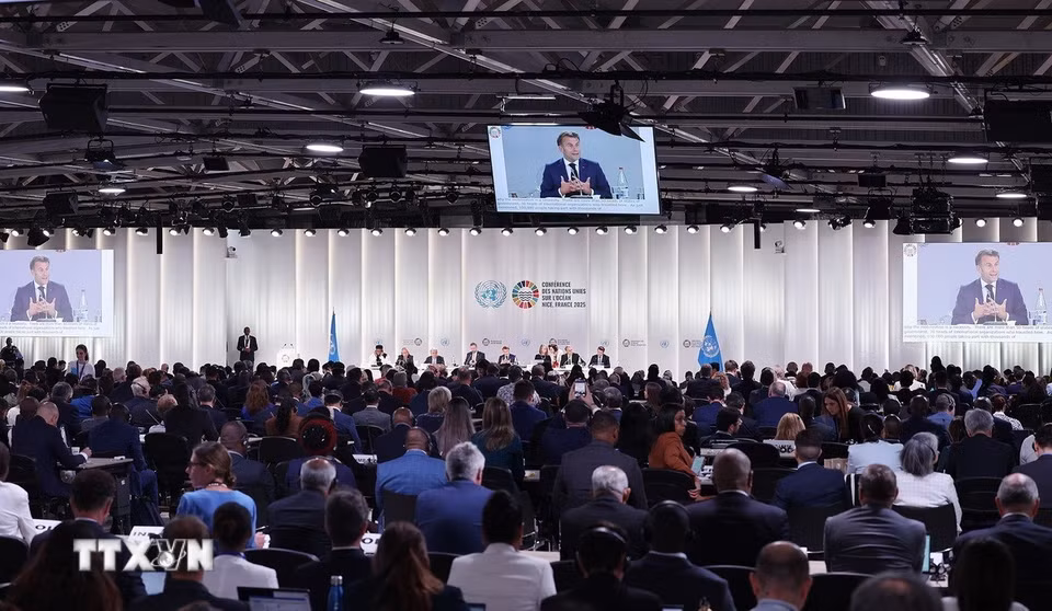 Tổng thống Pháp Emmanuel Macron phát biểu tại Phiên khai mạc Hội nghị Đại dương Liên hợp quốc lần thứ 3 (UNOC 3). (Ảnh: Dương Giang/TTXVN)