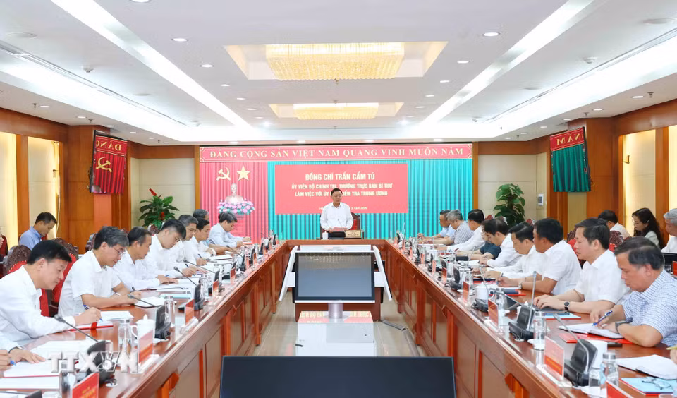 Đồng chí Trần Cẩm Tú, Ủy viên Bộ Chính trị, Thường trực Ban Bí thư phát biểu chỉ đạo buổi làm việc. (Ảnh: Phương Hoa/TTXVN)
