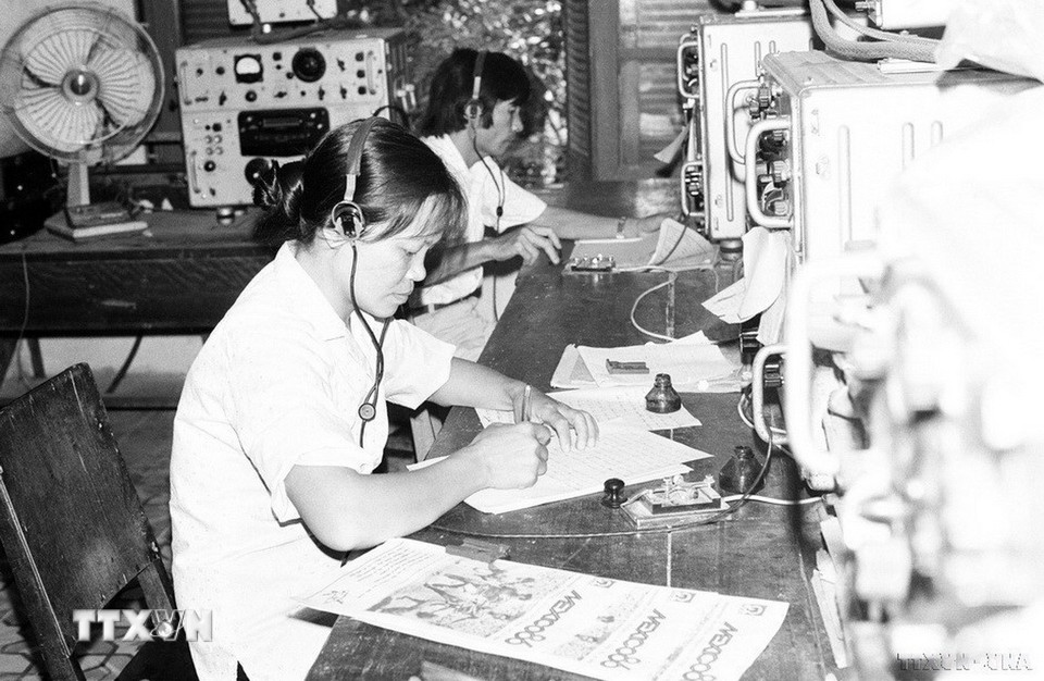 Để phục vụ độc giả theo dõi Giải vô địch bóng đá thế giới lần thứ 13 nhanh nhất và chính xác nhất, TTXVN kịp thời biên soạn phát hành bản tin nhanh Mexico hàng ngày (1986). (Ảnh: TTXVN)