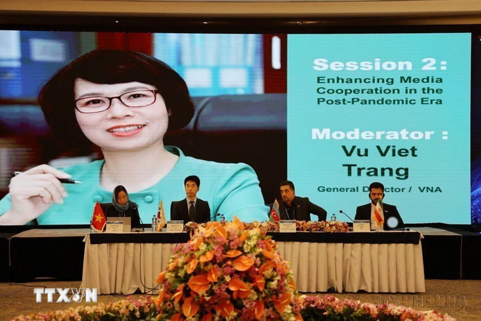 Việc gia nhập OANA từ rất sớm (1969) đã góp phần hiệu quả để TTXVN thực hiện tốt nhiệm vụ thông tin đối ngoại. Trong ảnh: Tổng giám đốc Vũ Việt Trang điều hành Phiên thảo luận thứ hai với chủ đề "Thúc đẩy hợp tác truyền thông trong thời kỳ hậu đại dịch" tại Đại hội đồng OANA lần thứ 18 (Tehran, 24/10/2022). (Ảnh: TTXVN phát)