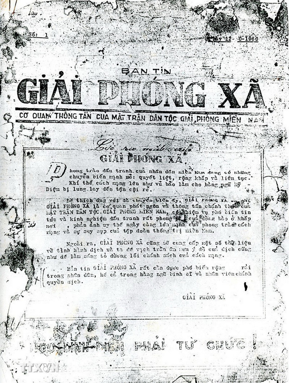 Bản tin đầu tiên của TTXGP ra mắt, ngày 12/10/1960, đánh dấu sự ra đời và thực hiện “sứ mệnh” thông tin vẻ vang và anh dũng, kịp thời cổ vũ cuộc đấu tranh chính nghĩa của quân và dân miền Nam vì hòa bình thống nhất đất nước. (Ảnh: Tư liệu TTXGP)