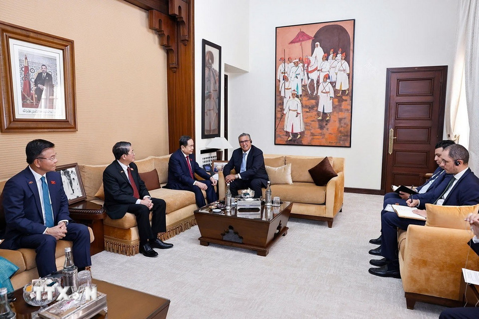 Chủ tịch Quốc hội Trần Thanh Mẫn hội kiến Thủ tướng Maroc Aziz Akhannouch. (Ảnh: Doãn Tấn/TTXVN)
