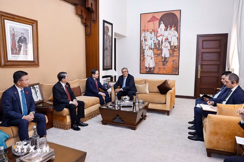 Chủ tịch Quốc hội Trần Thanh Mẫn hội kiến Thủ tướng Maroc Aziz Akhannouch. (Ảnh: Doãn Tấn/TTXVN)
