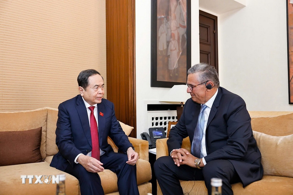Chủ tịch Quốc hội Trần Thanh Mẫn hội kiến Thủ tướng Maroc Aziz Akhannouch. (Ảnh: Doãn Tấn/TTXVN)