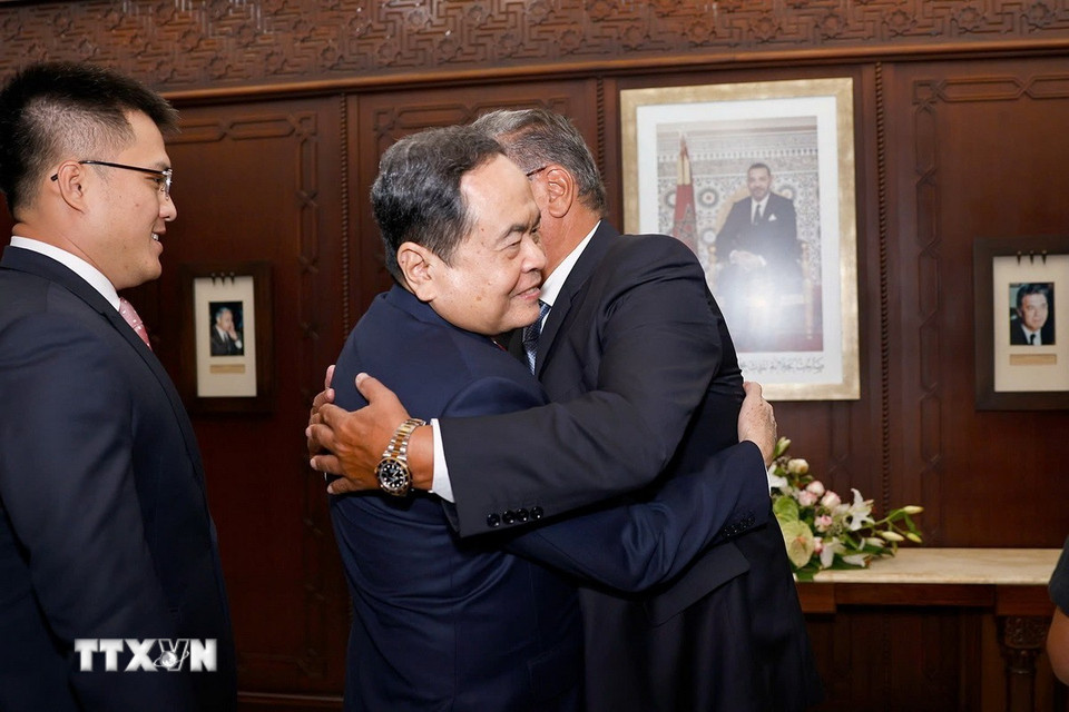 Chủ tịch Quốc hội Trần Thanh Mẫn hội kiến Thủ tướng Maroc Aziz Akhannouch. (Ảnh: Doãn Tấn/TTXVN)