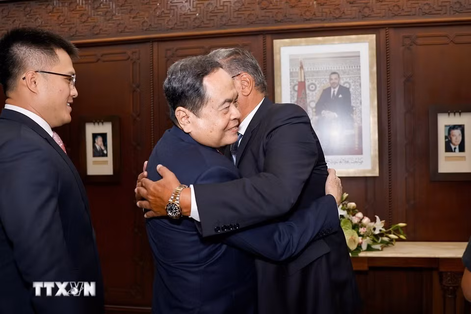 Chủ tịch Quốc hội Trần Thanh Mẫn hội kiến Thủ tướng Maroc Aziz Akhannouch. (Ảnh: Doãn Tấn/TTXVN)
