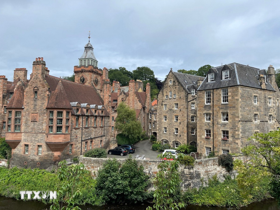 Dean Village, góc nhỏ lãng mạn thường thấy ở các vùng quê yên bình của châu Âu, nằm giữa trung tâm thành phố Edinburgh. (Ảnh: Minh Hợp/TTXVN)