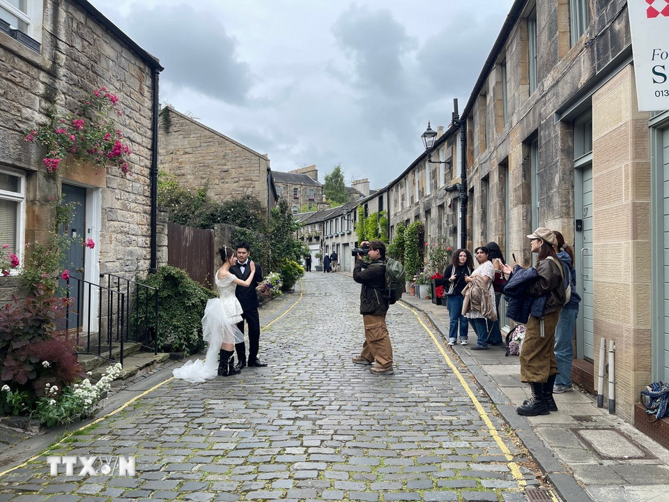 Khung cảnh lãng mạn trong các con ngõ nhỏ ở Edinburgh là điểm đến ưa thích của các đôi uyên ương đang chuẩn bị cho ngày trọng đại. (Ảnh: Minh Hợp/TTXVN)